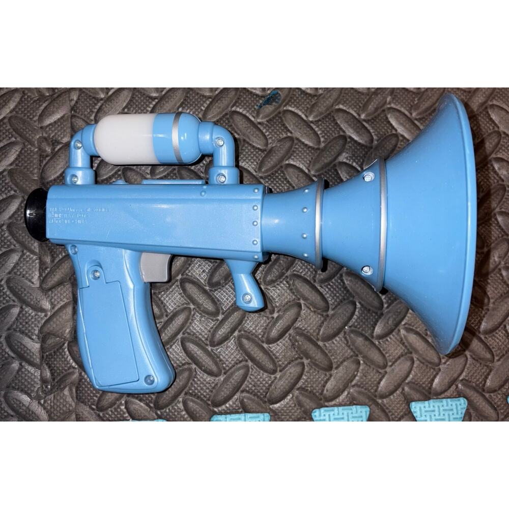 Minions despicable me fart gun blaster illumination